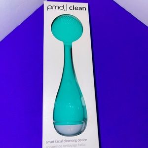 PMD Clean smart facial cleaning device New in Box